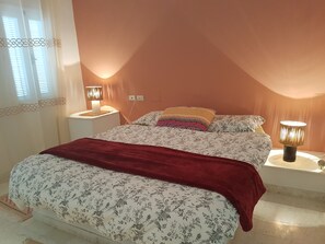 4 chambres, fer et planche à repasser, Wi-Fi, draps fournis