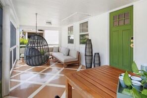 Property grounds - #20 Dog-Friendly 4BR Ocean-Block Cottage with Screened Porch in Rehoboth Beach (Rehoboth Beach)