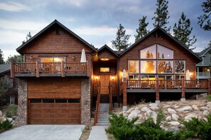 Exterior - Bernard by AvantStay | Luxurious Cabin in Big Bear w/ Hot Tub & Pool Table (Big Bear Lake)