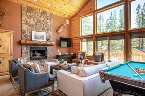 Smart TV, fireplace, offices - Bernard by AvantStay | Luxurious Cabin in Big Bear w/ Hot Tub & Pool Table (Big Bear Lake)