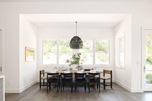 Dining - Syrah by AvantStay | Hilltop Haven in Sonoma | Private Pool + Patio (Sonoma)