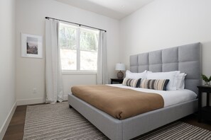 4 bedrooms, iron/ironing board, travel crib, free WiFi - Syrah by AvantStay | Hilltop Haven in Sonoma | Private Pool + Patio (Sonoma)