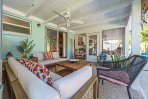 Smart TV - Beachside Retro Revival (Cape Canaveral)