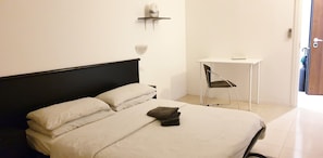 2 bedrooms, iron/ironing board, free WiFi