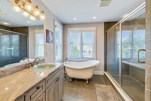 Combined shower/tub
