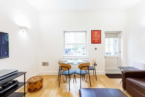 TV - Bright & Comfortable Angel Apartment (London)