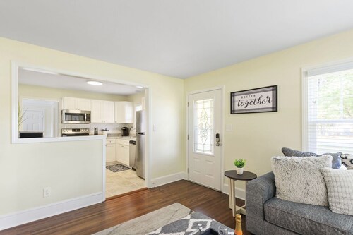 New! Renovated and 12 minutes to South End CLT!