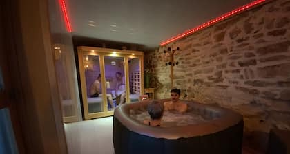 L'Oustaliere, ANNE room, spa and sauna access