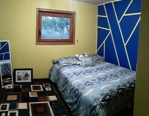 4 Schlafzimmer, Schreibtisch, Bettwäsche