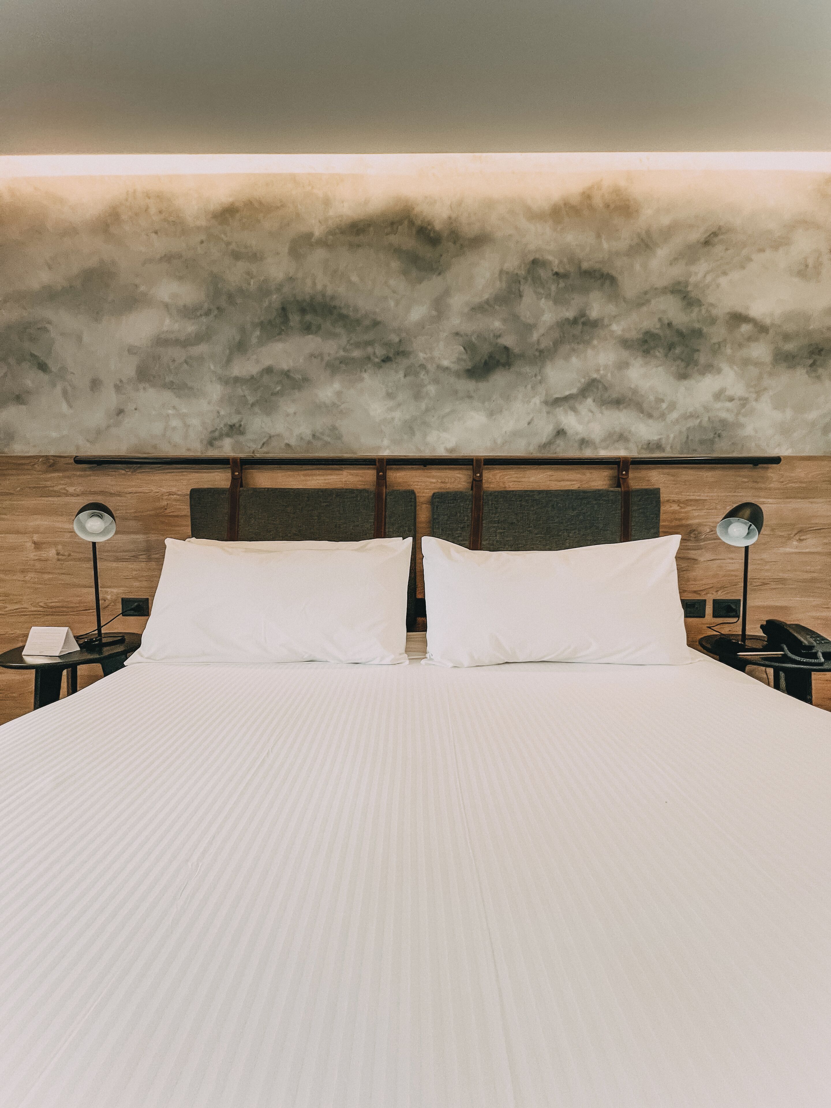 Minibar, caja de seguridad en la habitación y decoración personalizada 