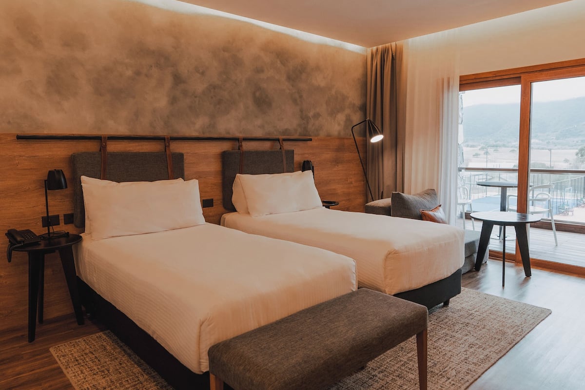 Room, 2 Twin Beds, Mountain View | Minibar, in-room safe, individually decorated, individually furnished