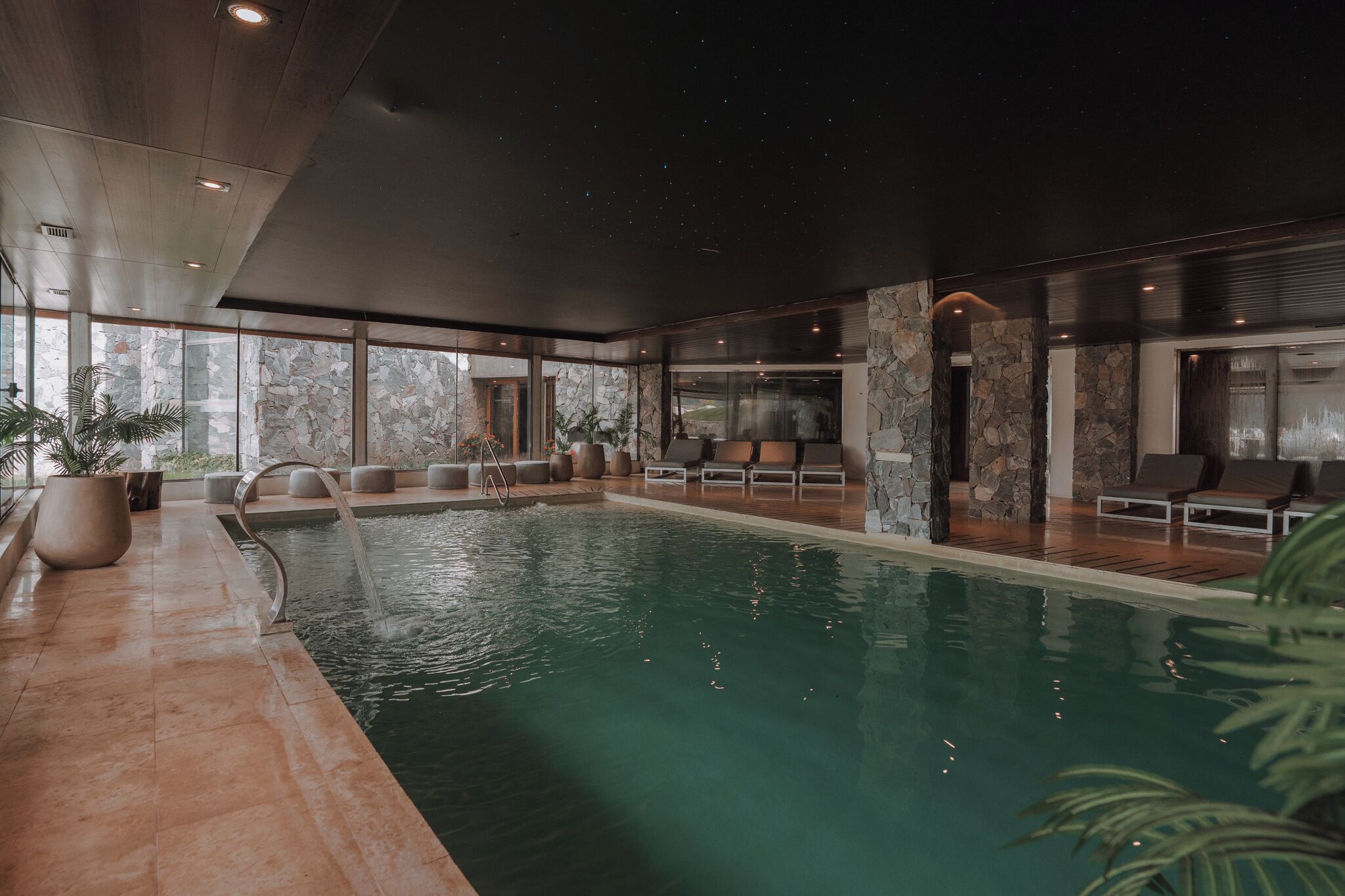 sauna, hot tub, deep-tissue massages, sports massages, 2 treatment rooms