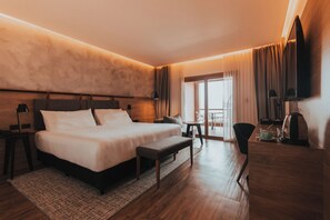 Junior Suite, Mountain View | Minibar, in-room safe, individually decorated, individually furnished - Böden Hotel & Spa, AKEN SOUL (Villa General Belgrano)