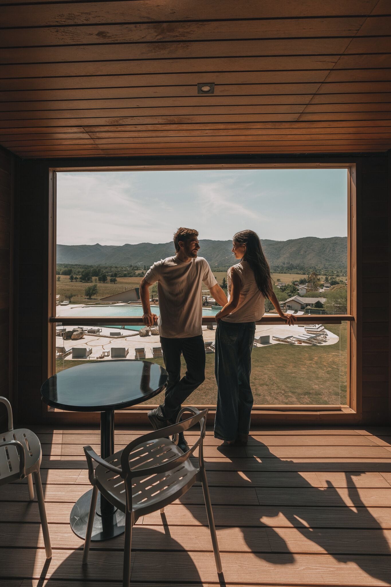 Minibar, caja de seguridad en la habitación y decoración personalizada 