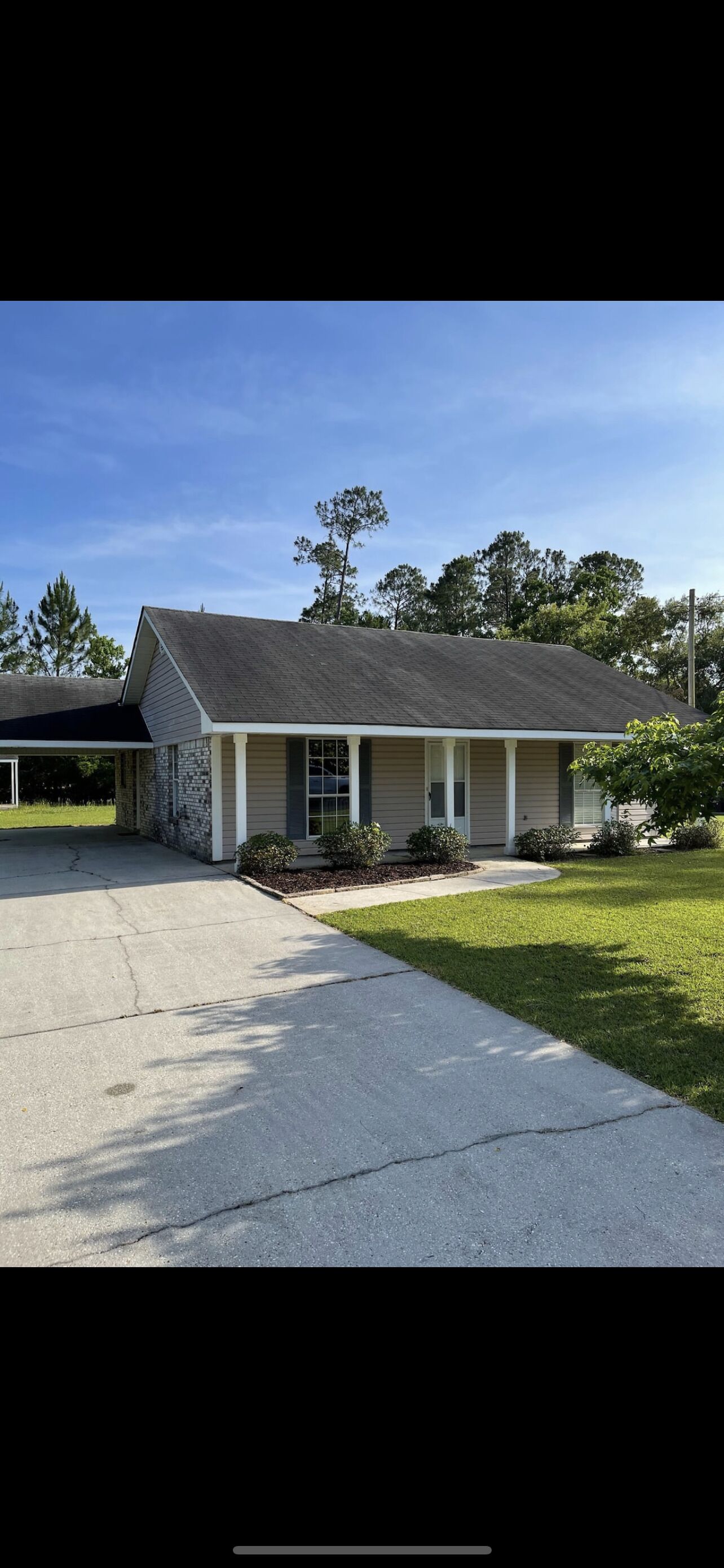 2 bedroom 1 bathroom house minutes from the beach