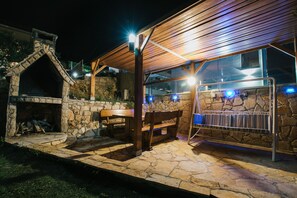 تناول الطعام بالخارج