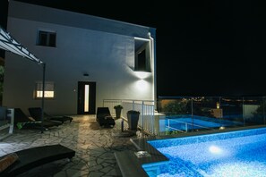 حمّام سباحة خارجي