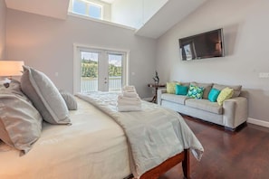4 habitaciones, tabla de planchar con plancha y cuna de viaje