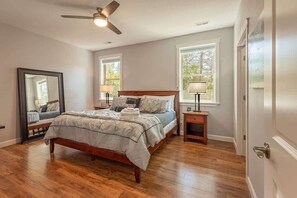 4 makuuhuonetta, silitysrauta/-lauta, ilmainen Wi-Fi, vuodevaatteet