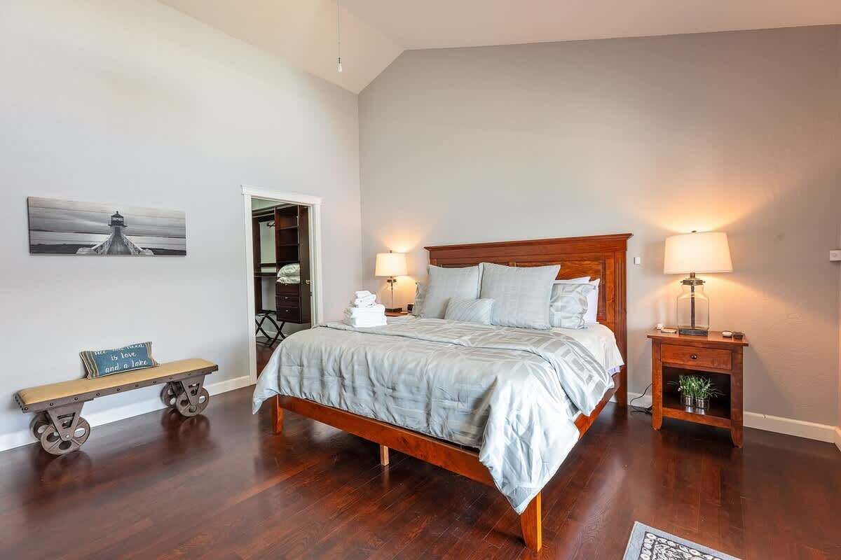 4 bedrooms, iron/ironing board, travel crib, free WiFi