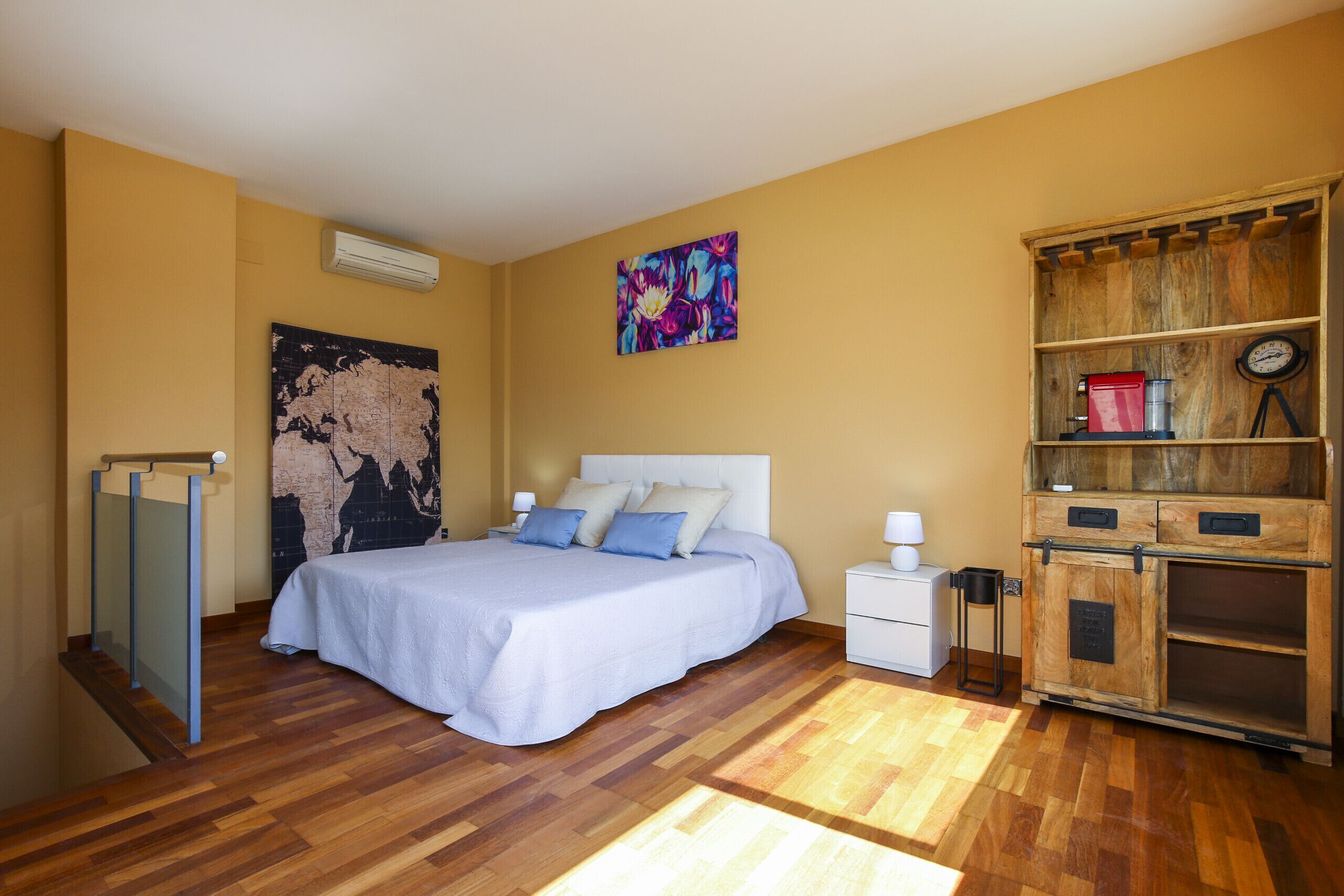 4 slaapkamers, een strijkplank/strijkijzer, gratis wifi, beddengoed