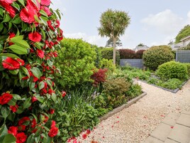 Cottage | Property grounds