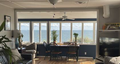 Dreamy Beachfront Cottage with NYC views