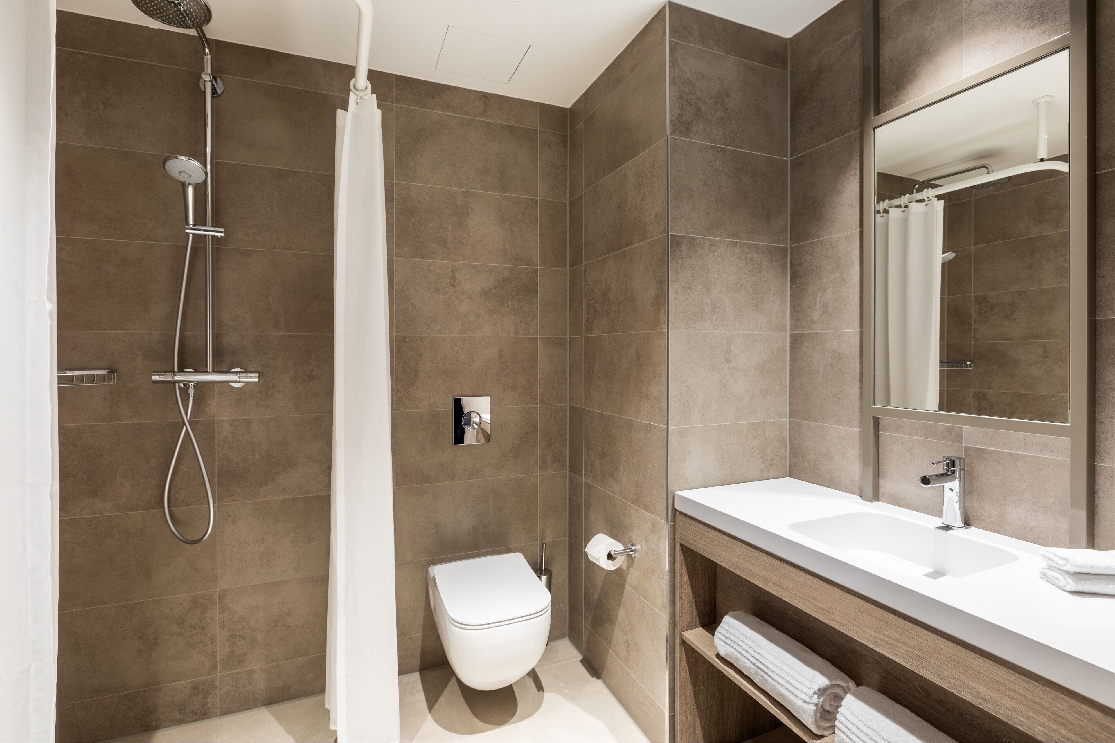 room, 1 king bed | bathroom | shower, hydromassage showerhead, free toiletries, hair dryer