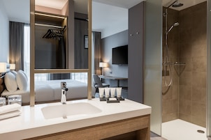 Dusche, Hydromassagedusche, kostenlose Toilettenartikel, Haartrockner