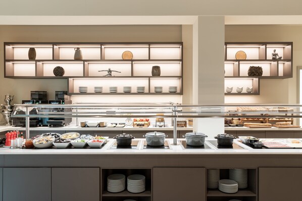 Daily buffet breakfast for a fee
