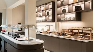 Frokostbuffé hver dag (EUR 29.50 per person)