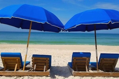 🏖️ Salty Turtles® Beachfront II: Renovated 3rd Fl +Free Chairs & Early Check-In