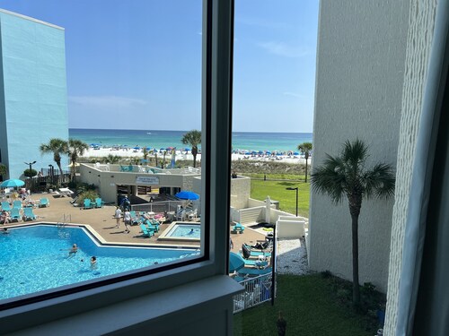 Affordable Cozy Beachfront! Newly Remodeled! Free Beach Chair Service!