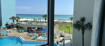 Affordable Cozy Beachfront! Newly Remodeled! Free Beach Chair Service!