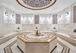 Salas de tratamiento para parejas, un sauna, baño turco