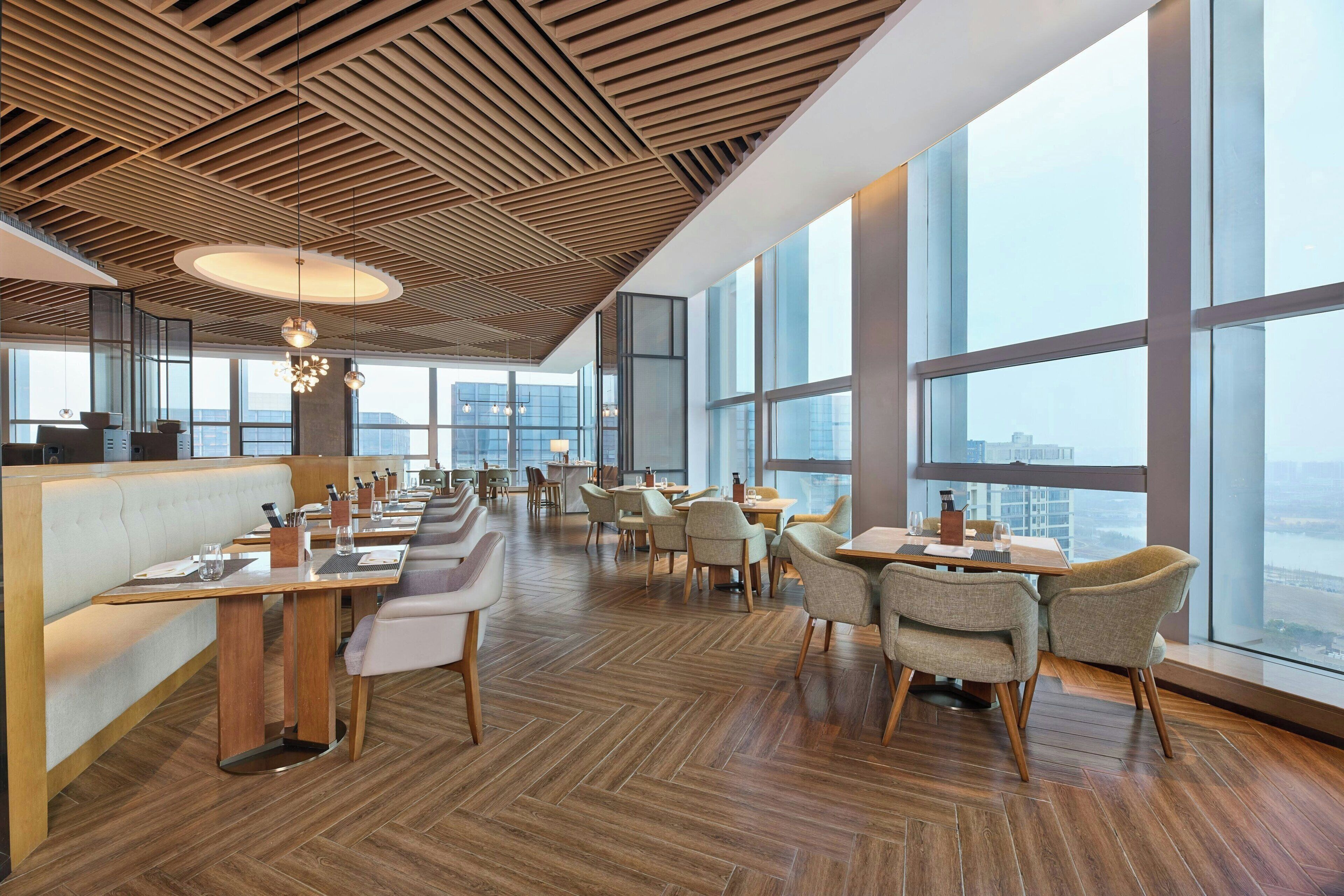 Daily buffet breakfast (CNY 50 per person)