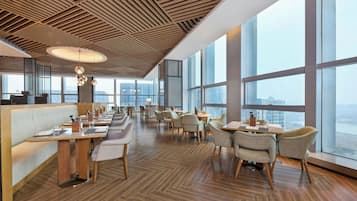 Daily buffet breakfast (CNY 50 per person)