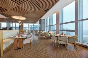 Se ofrece un desayuno bufé (50 CNY por persona)