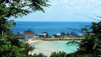 Beach nearby, sun loungers, beach towels