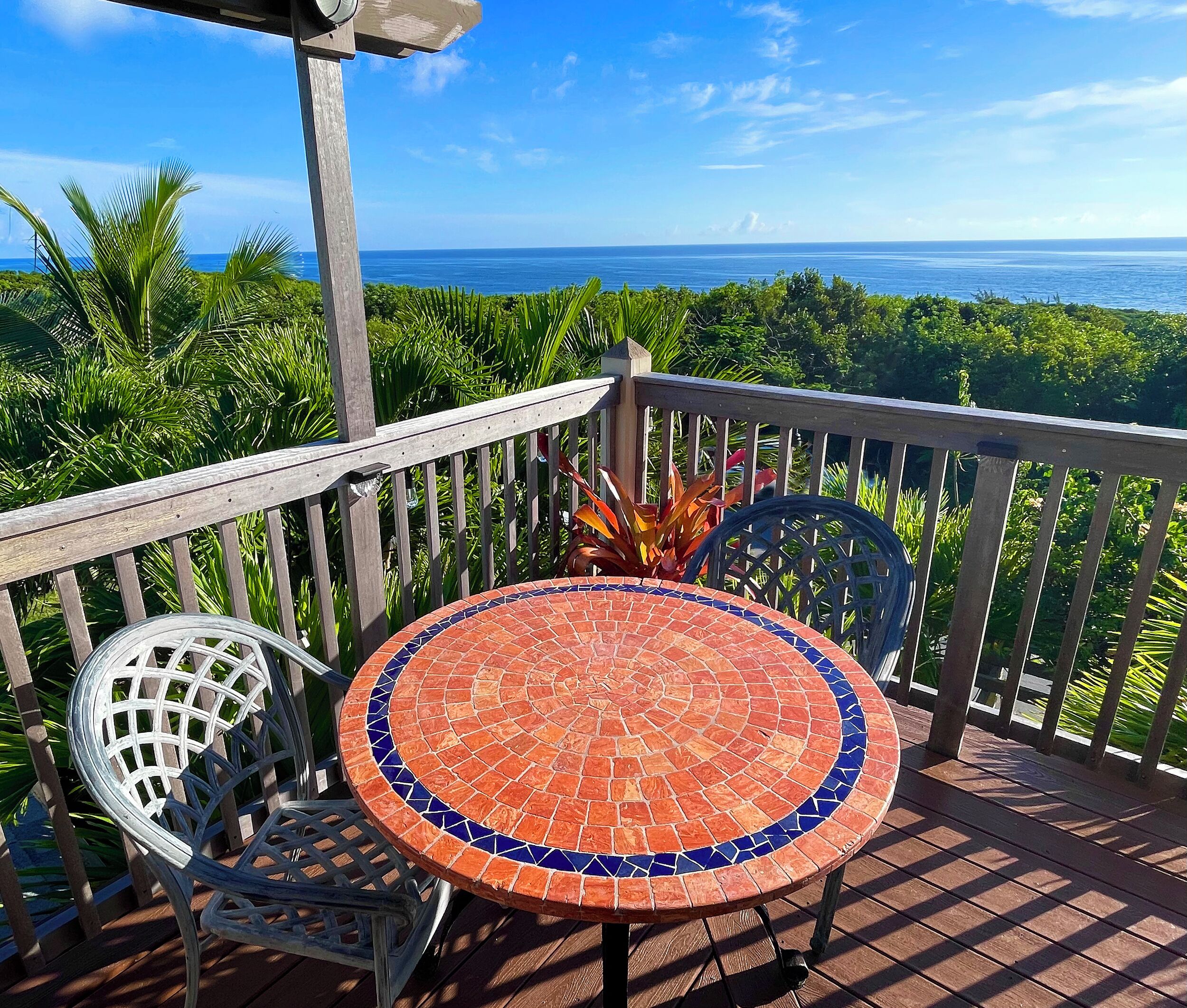 There are 360 degree views from the 3rd level deck which are magnificent.