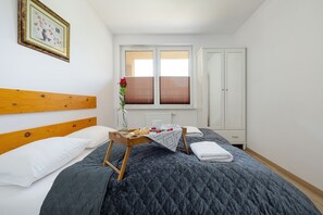 アパートメント 1 ベッドルーム バルコニー | 1 室のベッドルーム、ベッドシーツ