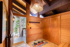 Interior - Beautiful 4-Bedroom Contemporary Mountain Home by RedAwning (Truckee)