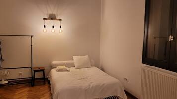 3 Schlafzimmer, Schreibtisch, Bügeleisen/Bügelbrett, Reisekinderbett