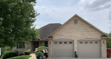 Close to Brights zoo, close to Jonesborough and Bristol Race, Freedom Hall