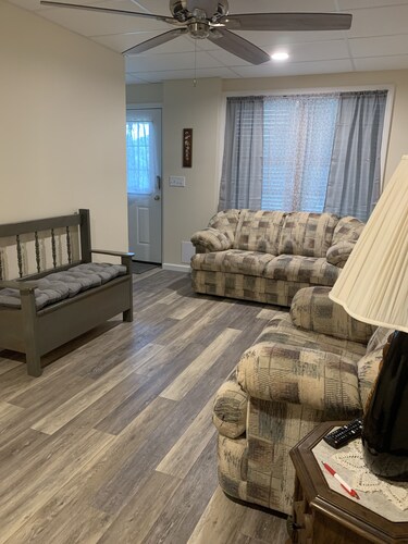 Close to Brights zoo, close to Jonesborough and Bristol Race, Freedom Hall