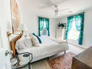 4 Schlafzimmer, Schreibtisch, Bügeleisen/Bügelbrett, Reisekinderbett