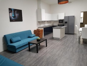 Appartamento Comfort, 2 camere da letto | Soggiorno | TV a schermo piatto 50 pollici con canali digitali, TV