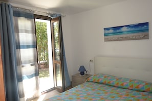 2 Schlafzimmer, Schreibtisch, Bügeleisen/Bügelbrett, Reisekinderbett