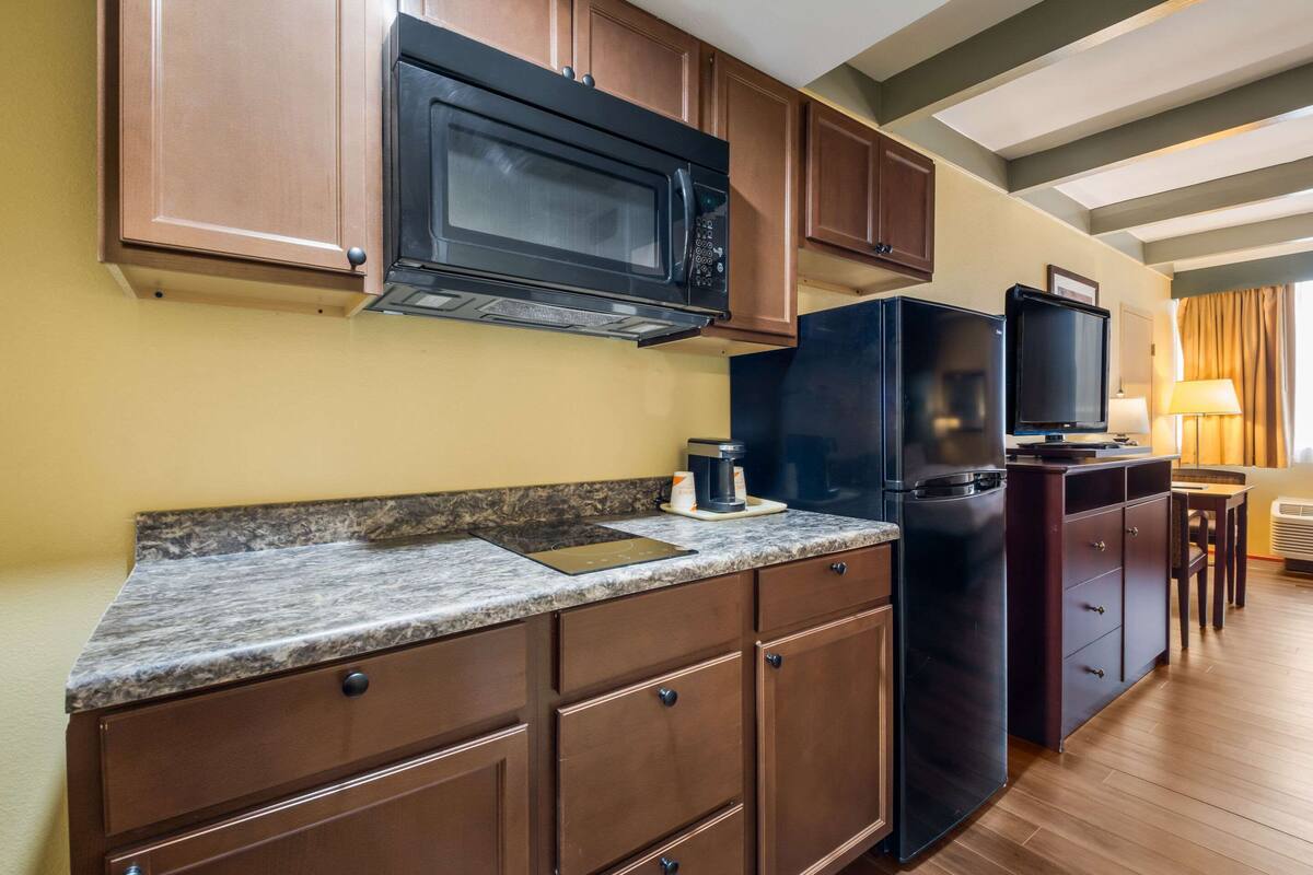 in-room safe, desk, laptop workspace, iron/ironing board