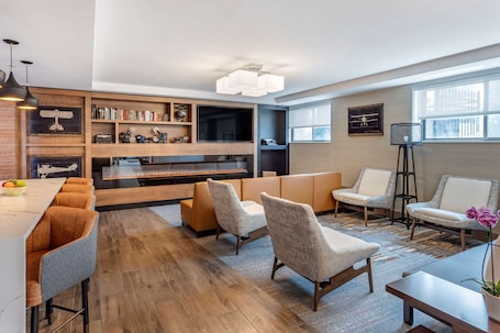 Lobby. Comfort Inn JFK Airport